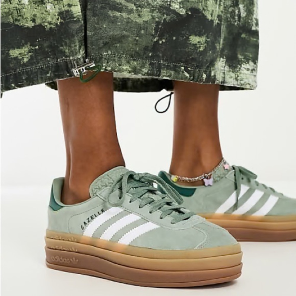 Adidas Gazelle platform Women's Sneakers in bold silver green gum size 6.5 US